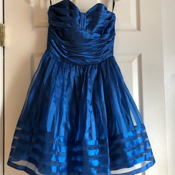 Beautiful blue strapless dress - Picture 2 of 3